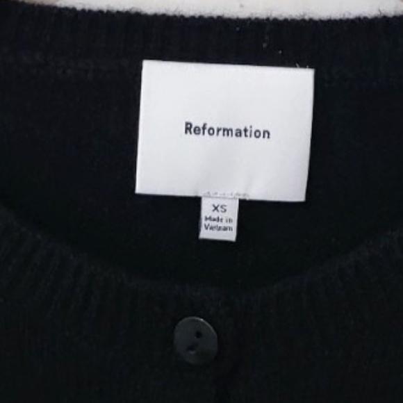 Unworn Reformation Clara Cashmere Cardigan Sweater in Black - Picture 5 of 9